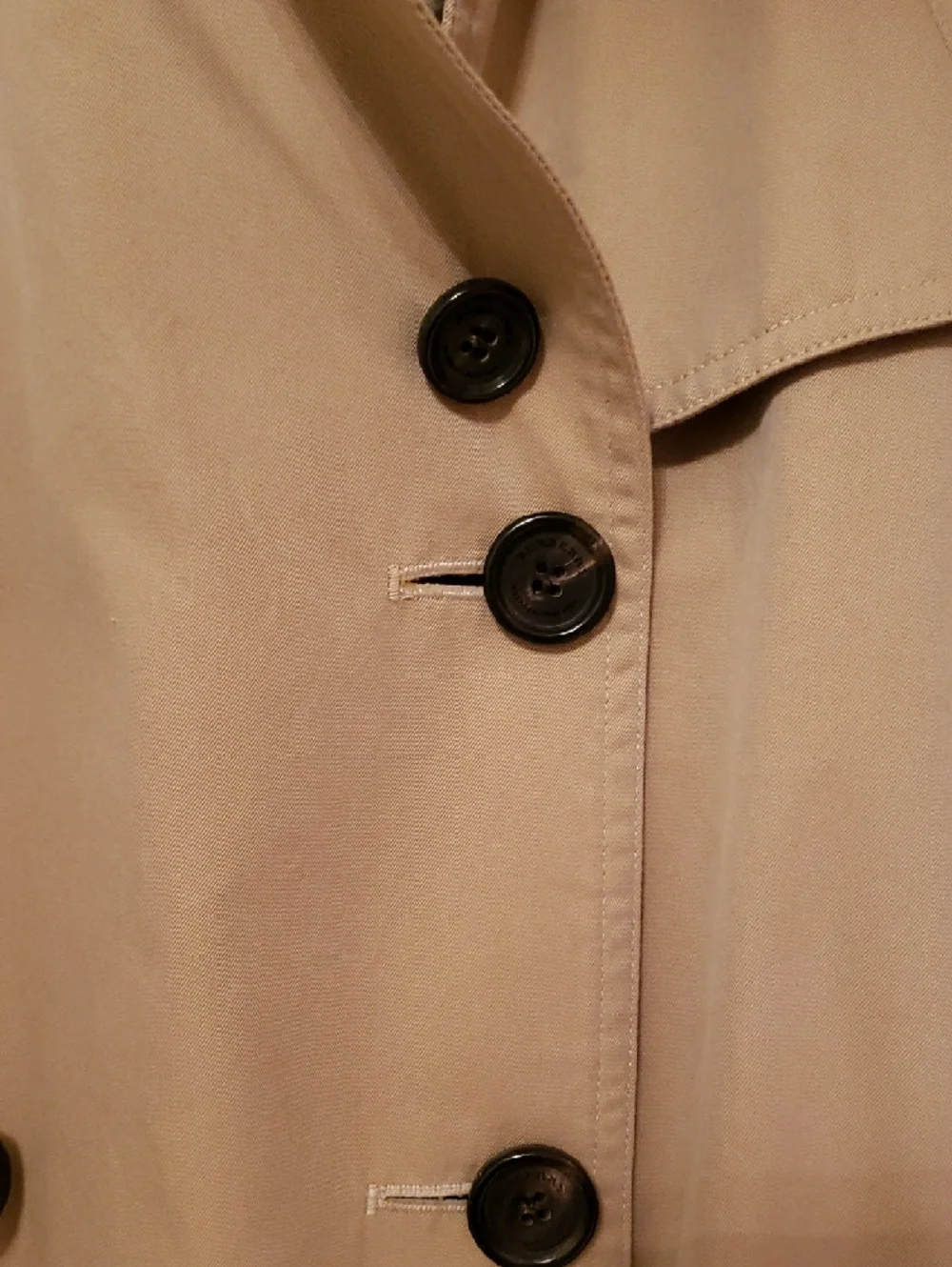 Burberry Beige Double-Breasted Trench Coat with Belt - Picture 2 of 13